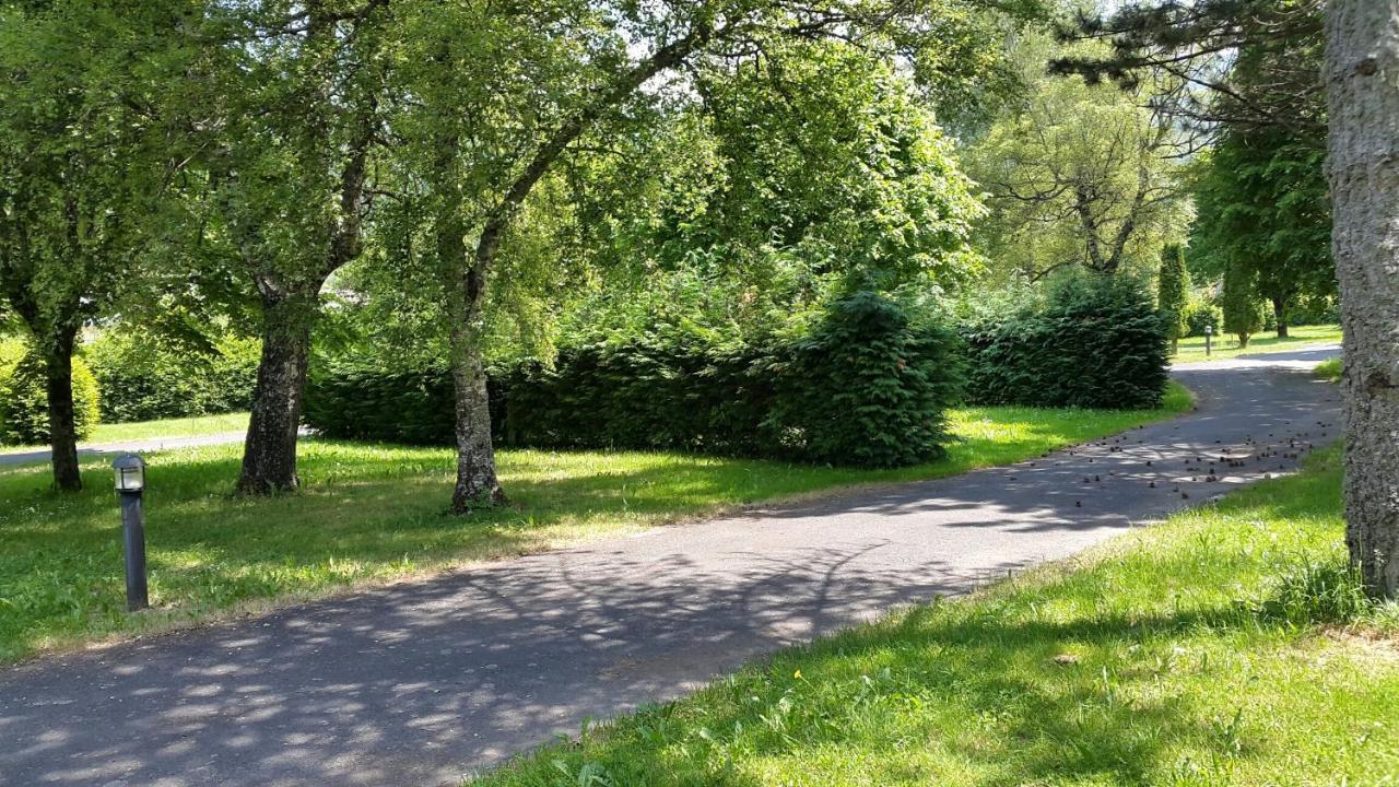 Camping Les Vernieres La Bourboule Exterior foto