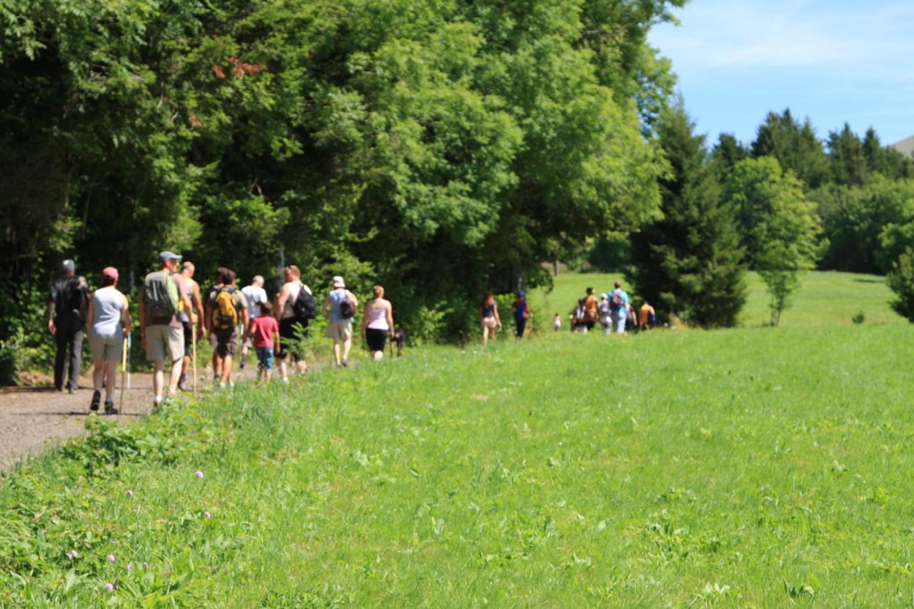 Camping Les Vernieres La Bourboule Exterior foto